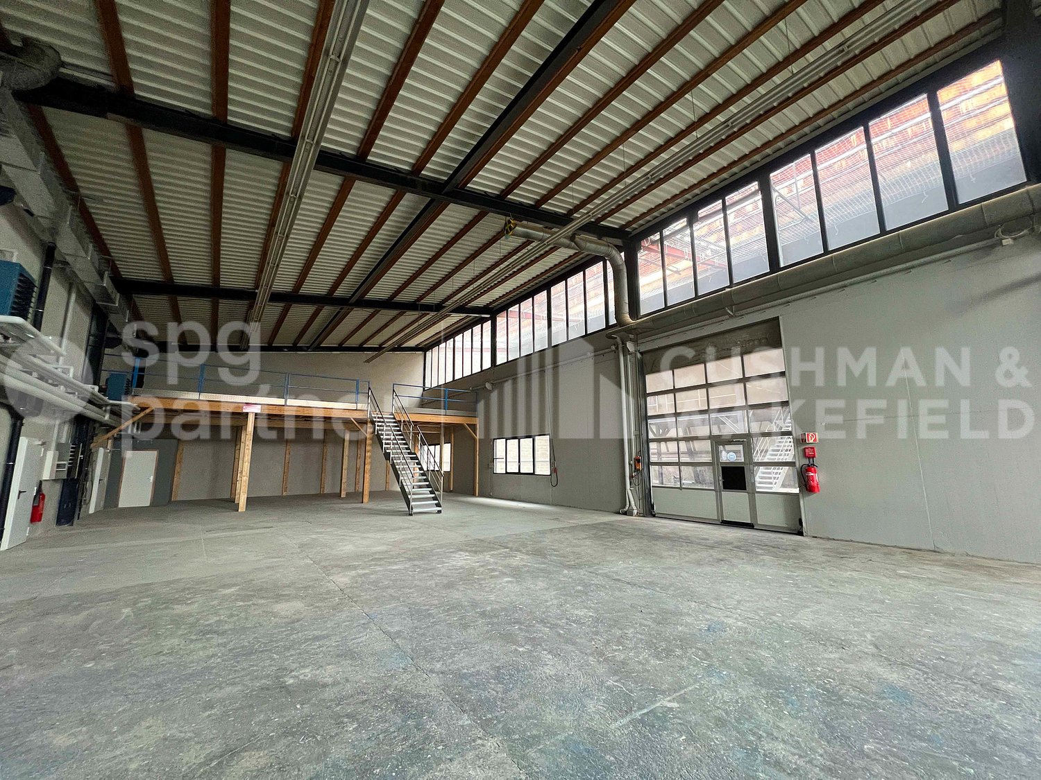 1470m² storage room, photo 4 of 10