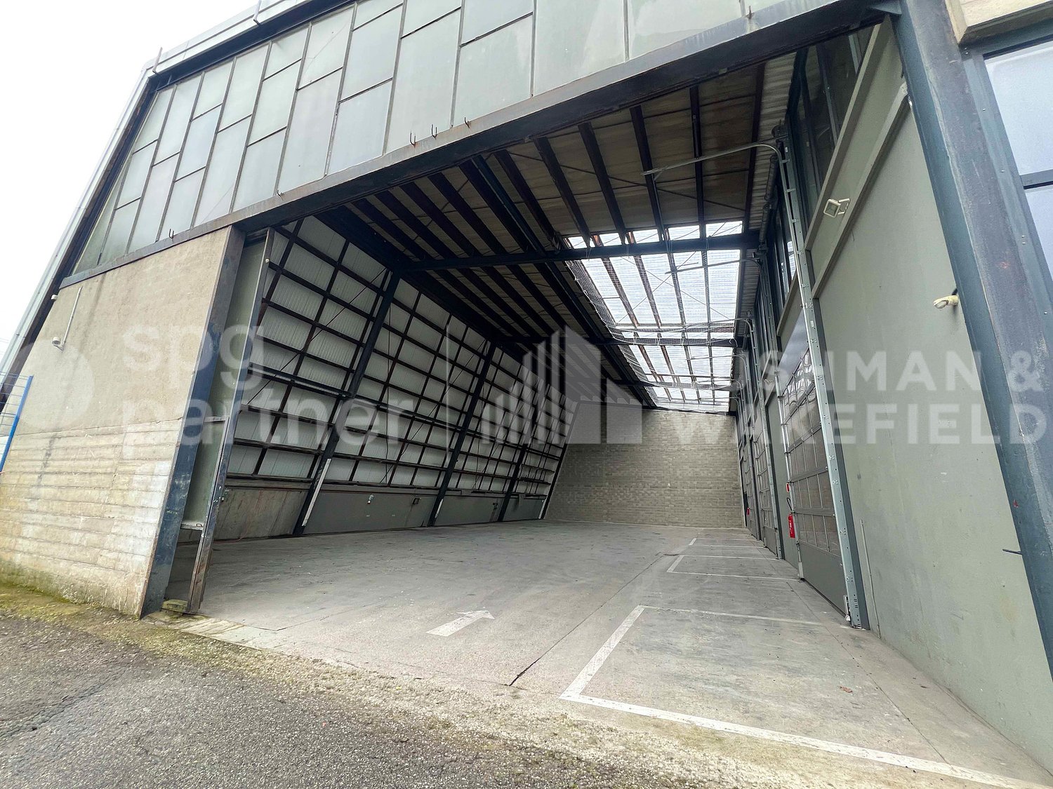 1470m² storage room, photo 5 of 10