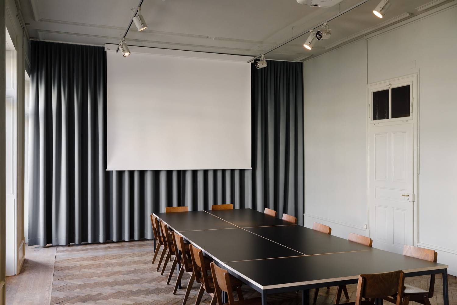 70m² office, photo 1 of 4