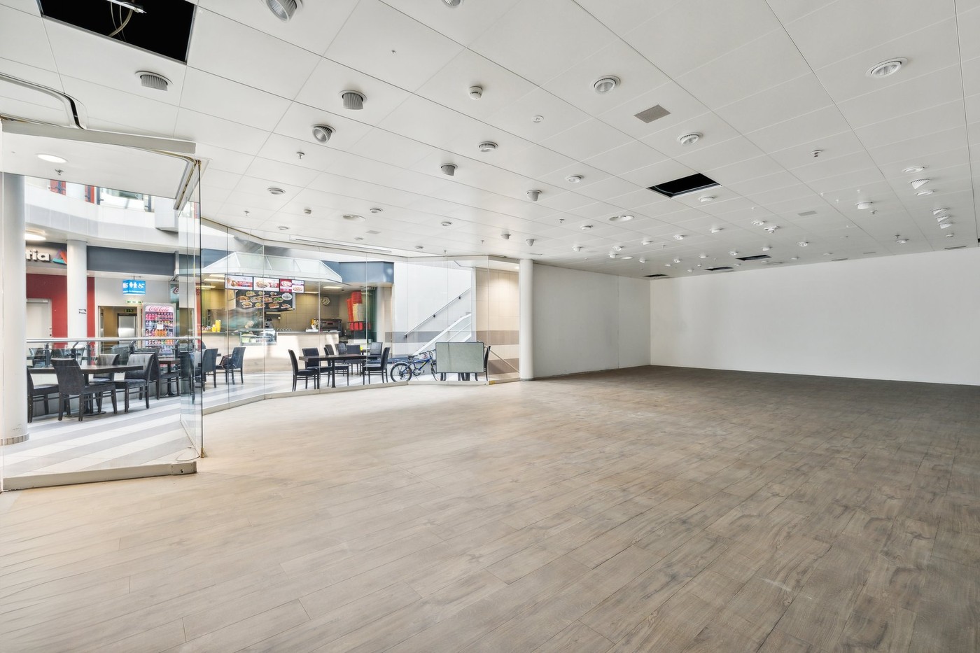 120m² shop, photo 2 of 10