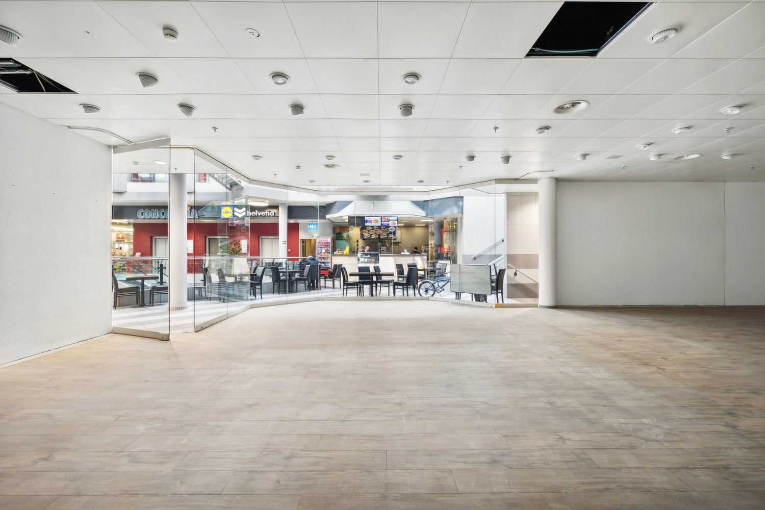 120m² shop, photo 1 of 10