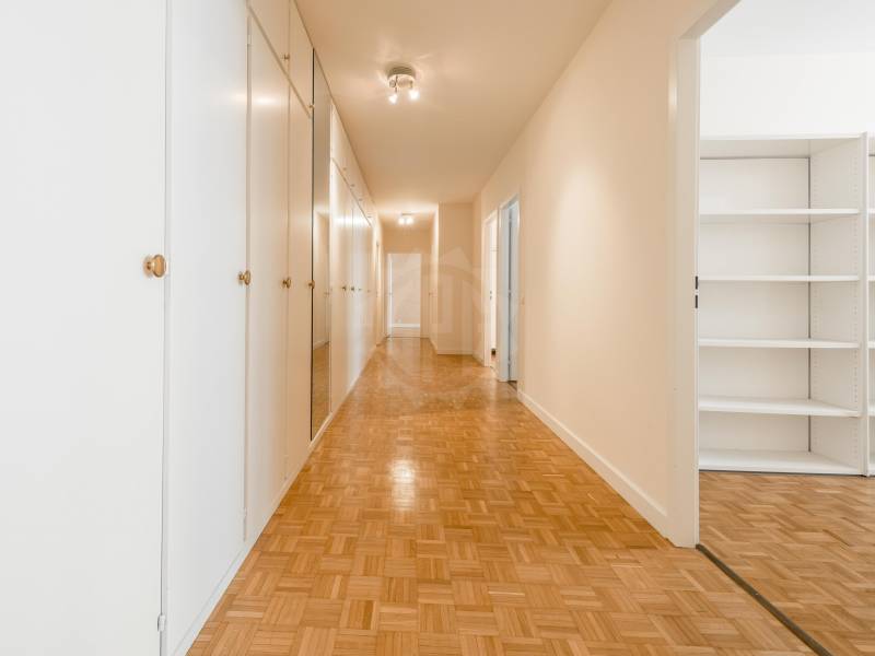 8 rooms apartment, photo 8 of 10