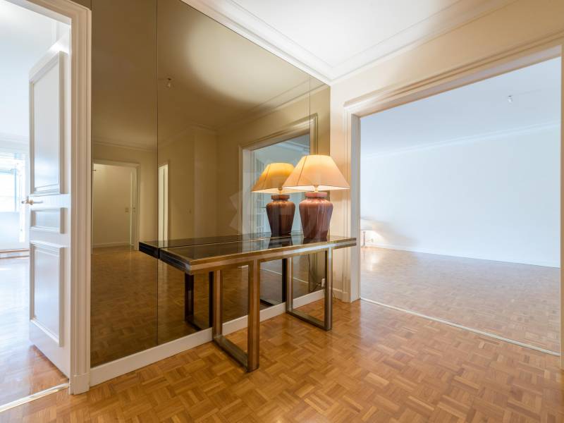 8 rooms apartment, photo 2 of 10