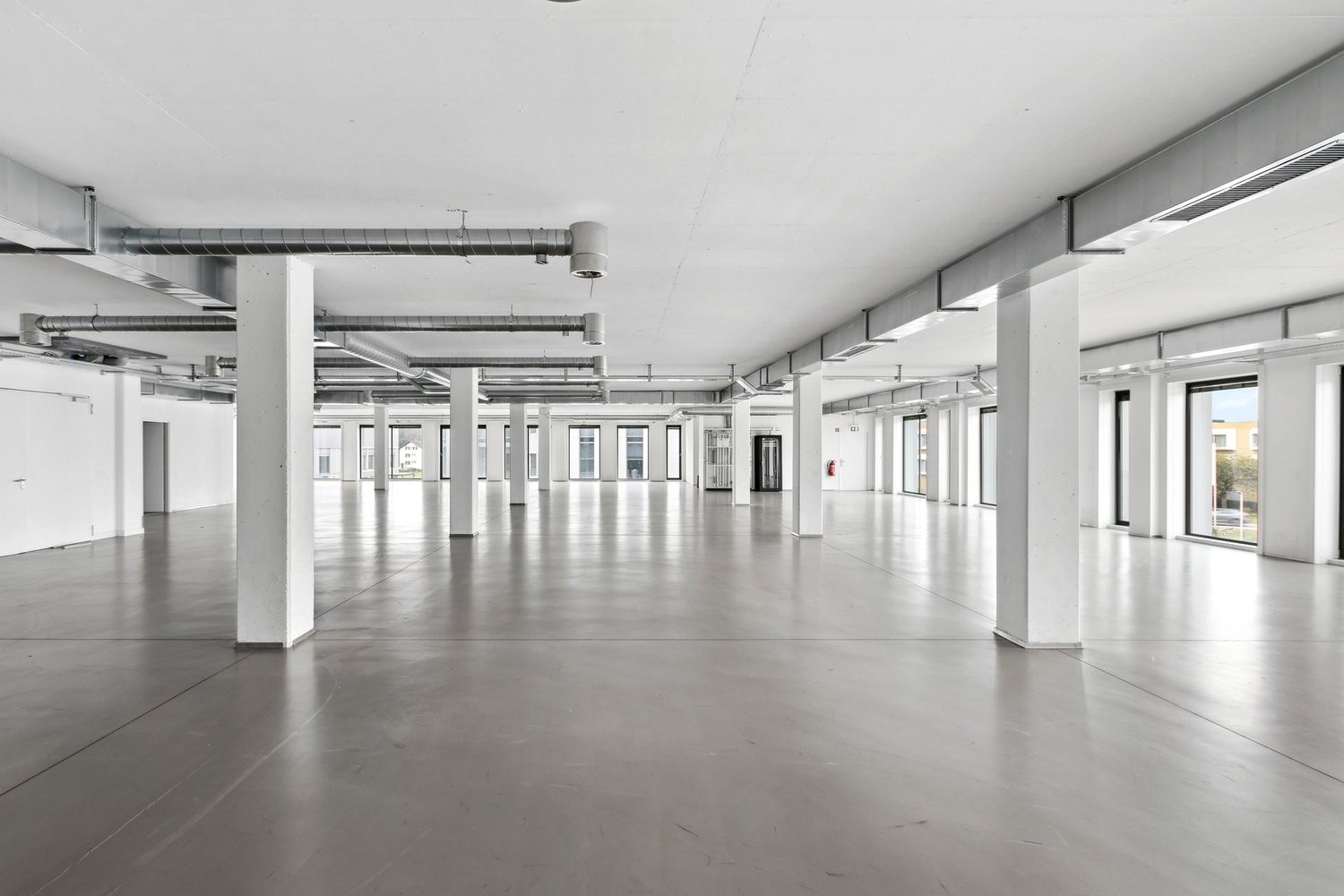 450m² living / commercial building, photo 4 of 4