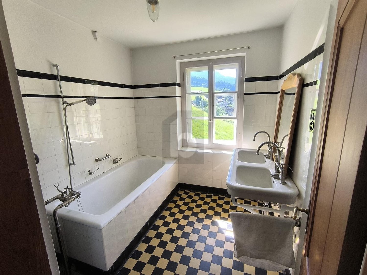 10 rooms villa, photo 4 of 4