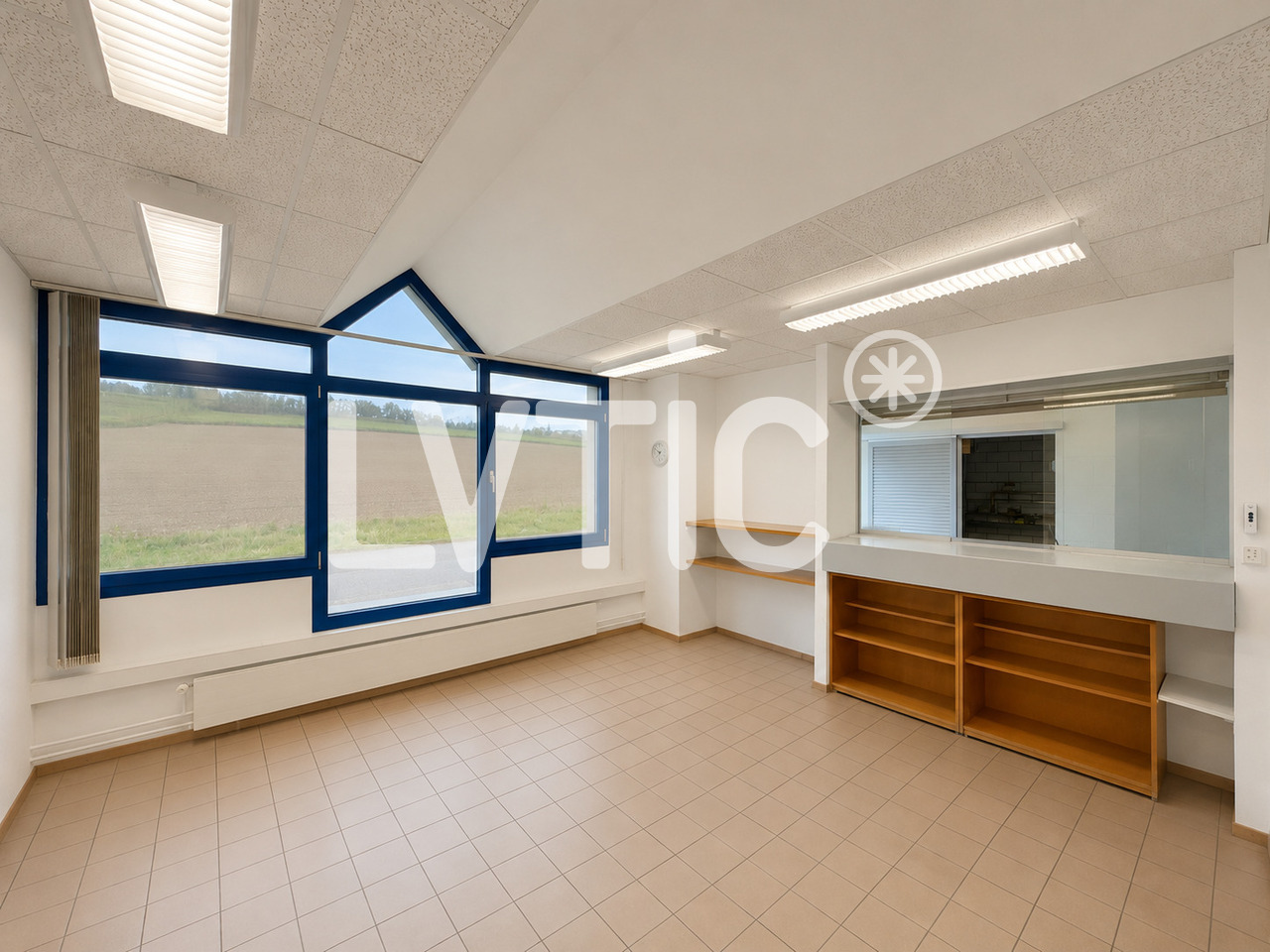 220m² office