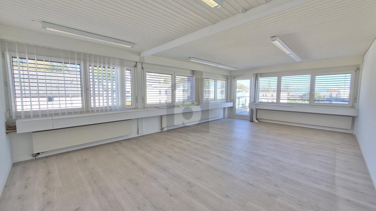 401m² office, photo 2 of 4