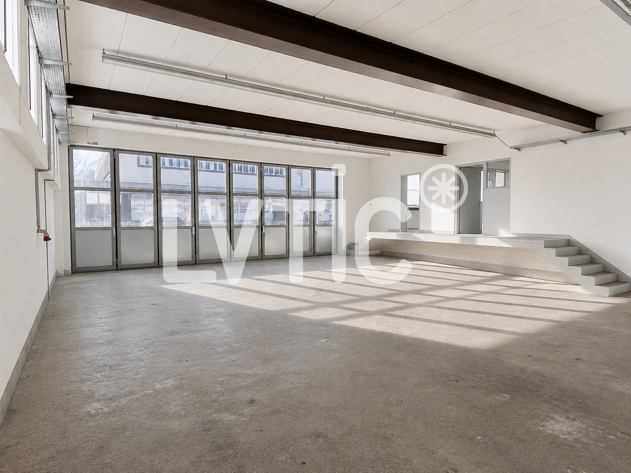305m² industrial object, photo 3 of 7