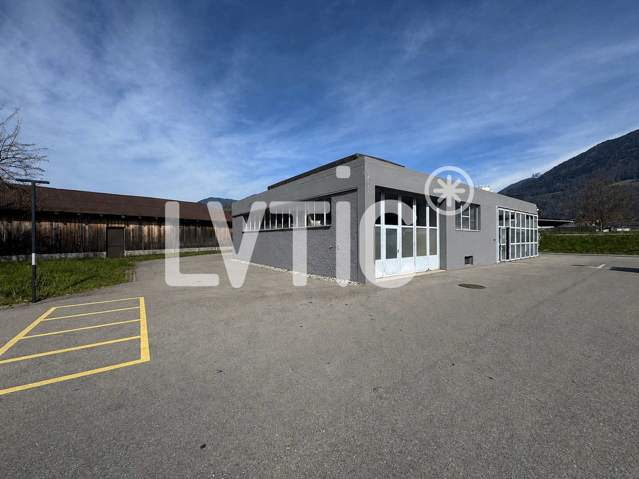 305m² industrial object, photo 2 of 7