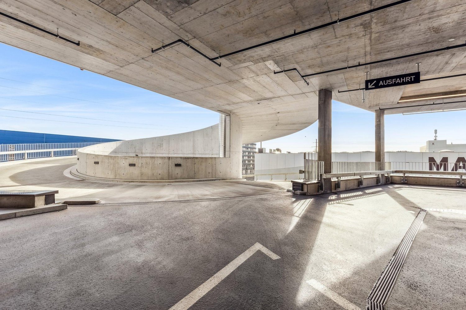 1600m² commercial, photo 1 of 6