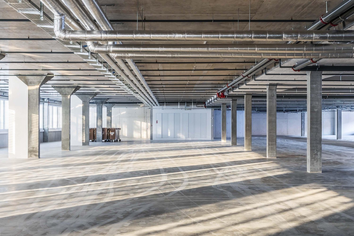 1600m² commercial, photo 2 of 6