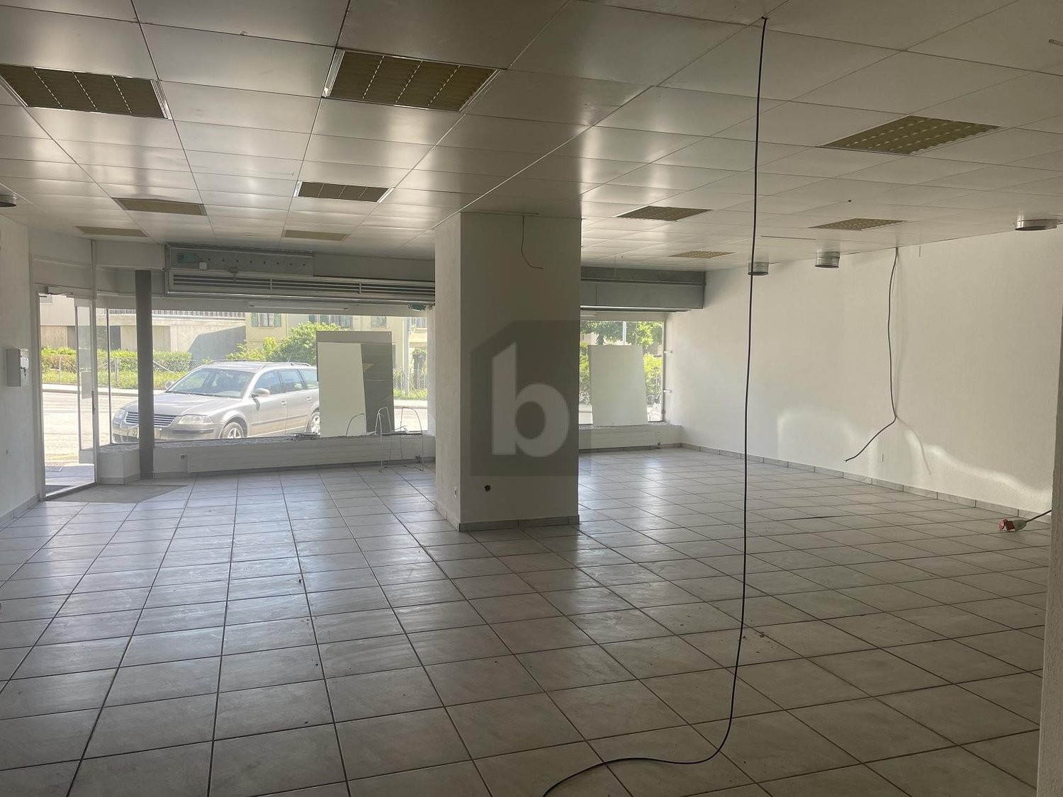 110m² shop, photo 2 of 4
