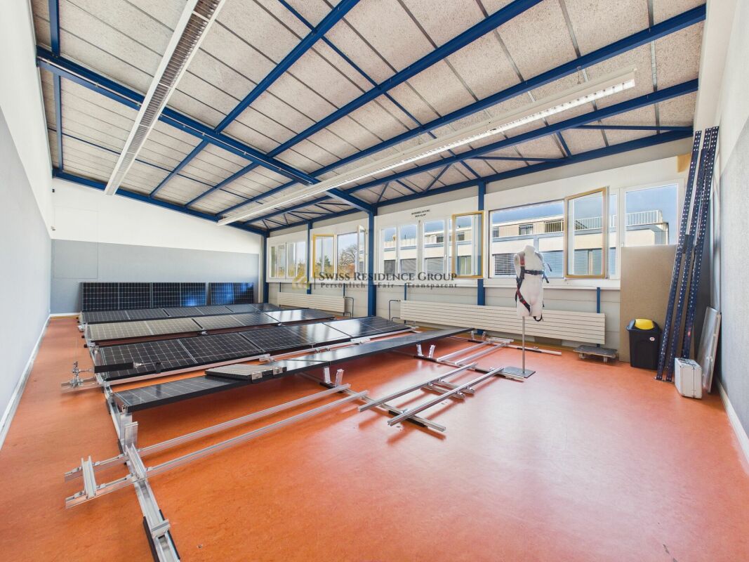 450m² storage room