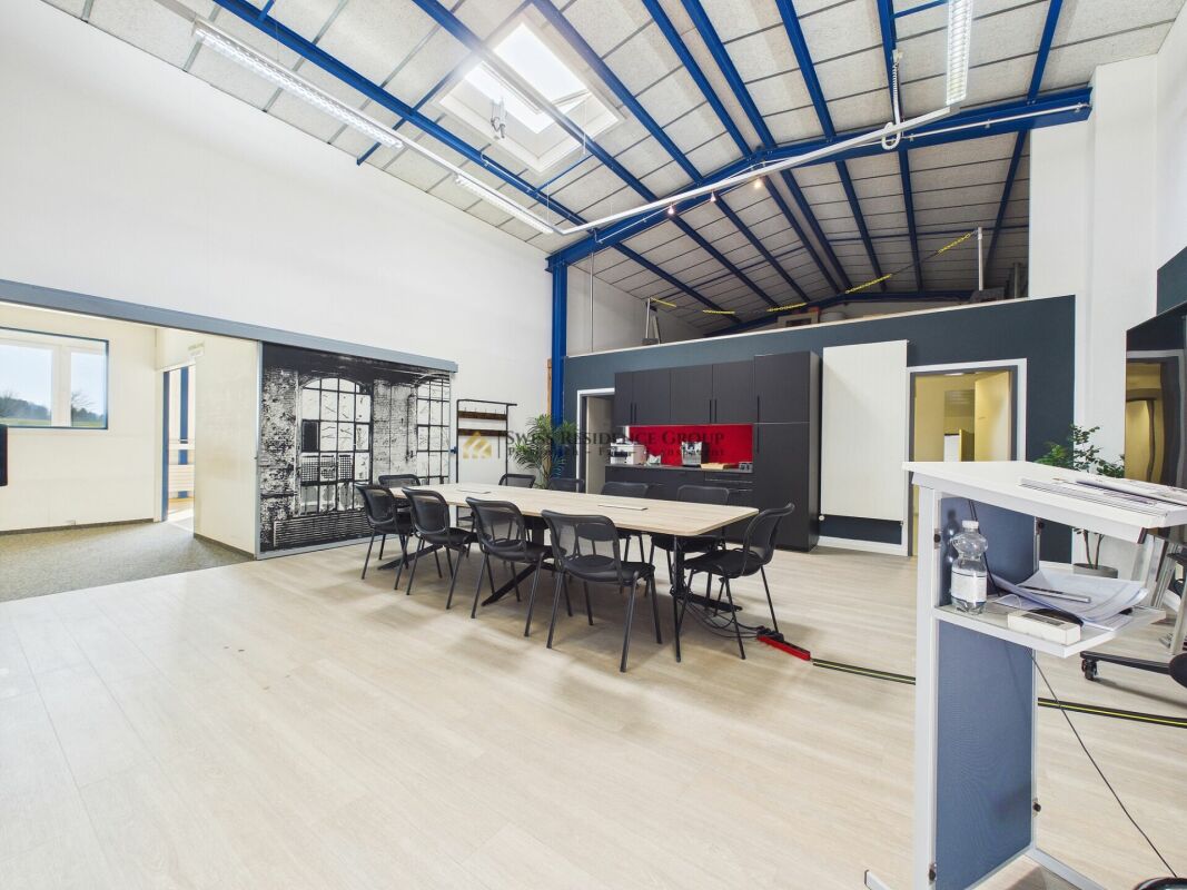450m² storage room