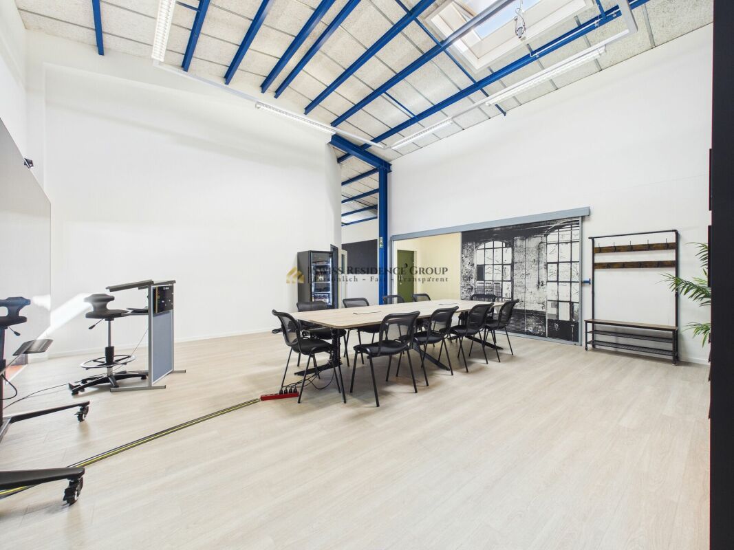 450m² storage room