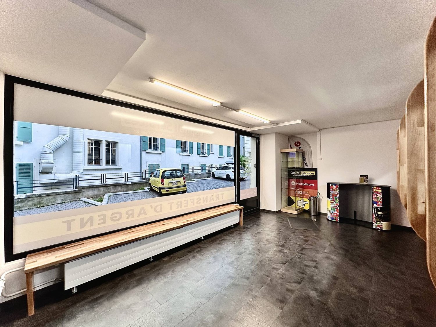 87m² arcade

An 87 m2 arcade for rent in the hypercentre of Lausanne

2 steps from Flon and Lausanne Chauderon

On the ground floor with a large linear window display
Distributed over 2 levels
Very bright
Beautiful ceiling height
3 distinct accesses

Availability: immediate
Flexible lease

Rent: CHF, photo 2 of 3