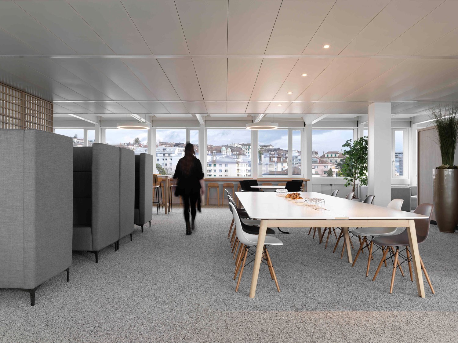 1294m² office, photo 4 of 8
