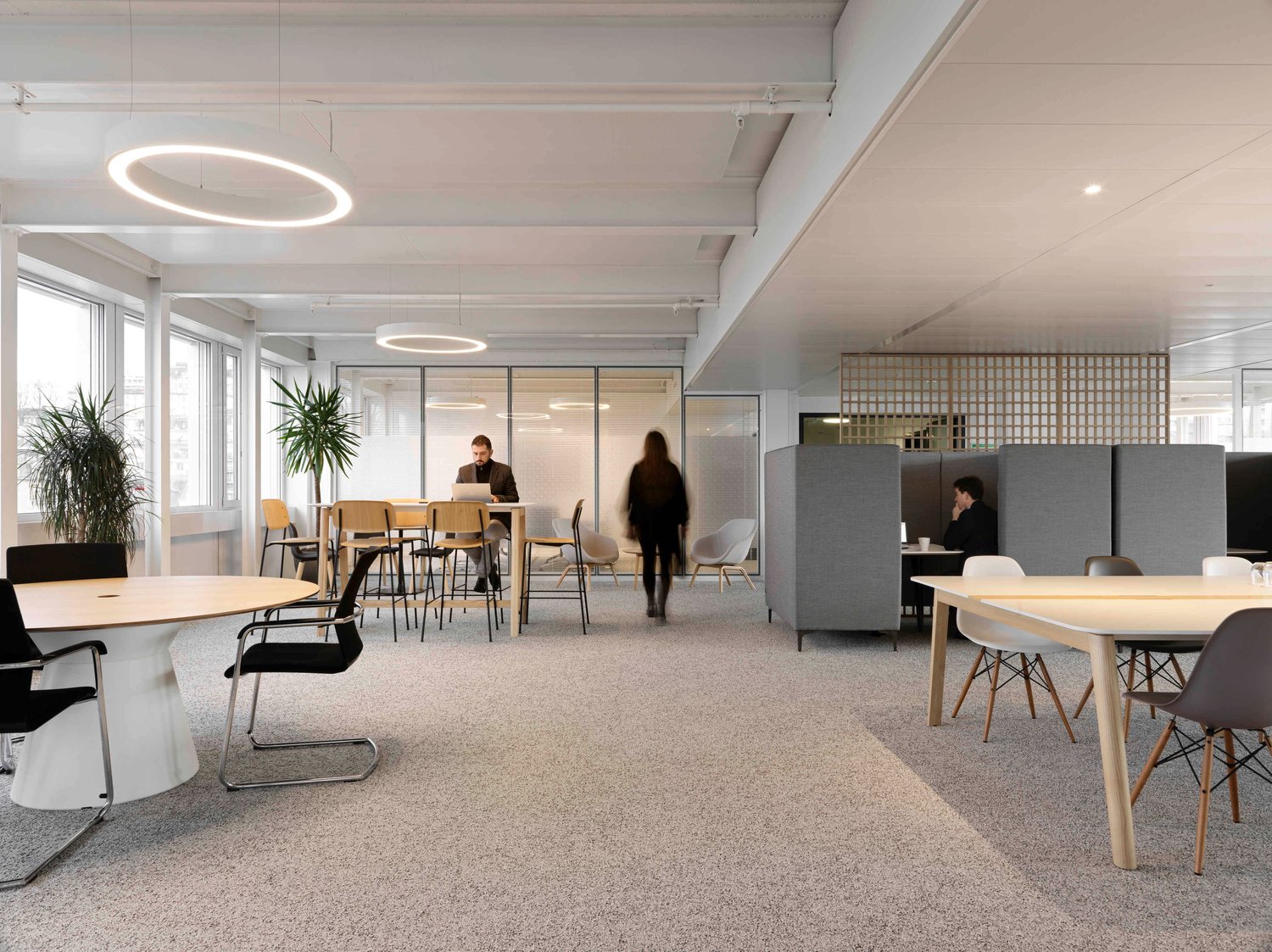 1294m² office, photo 2 of 8