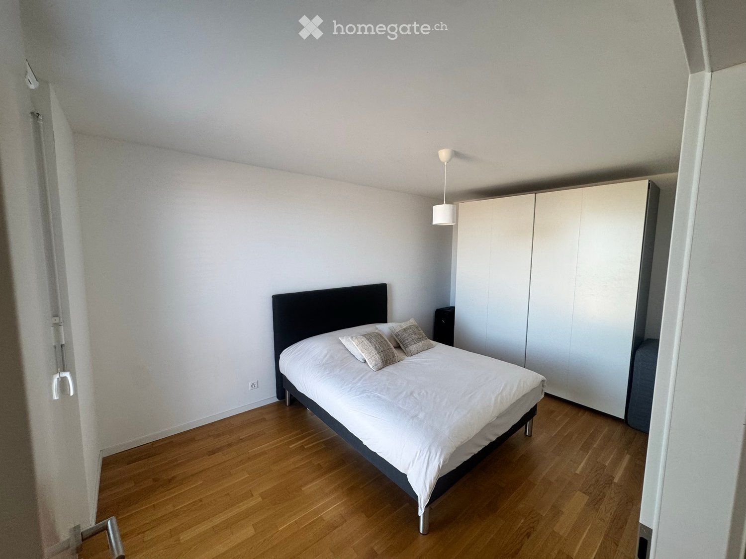 1 room single room, photo 1 of 2