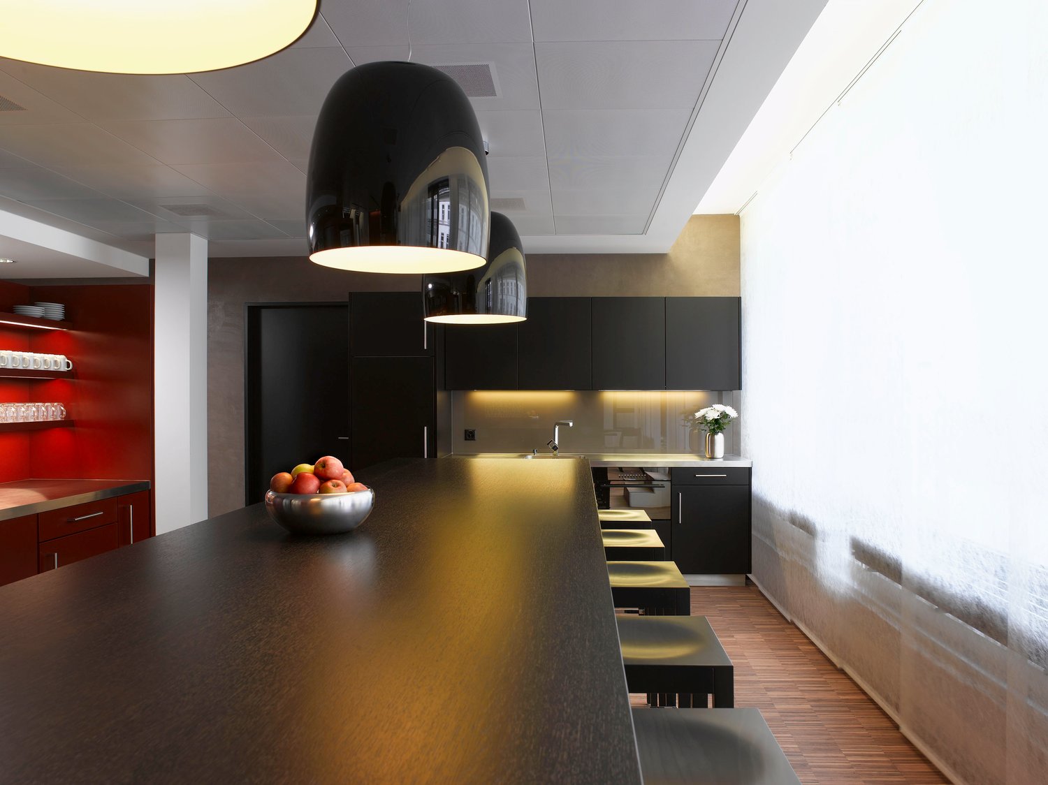 1700m² office, photo 1 of 7