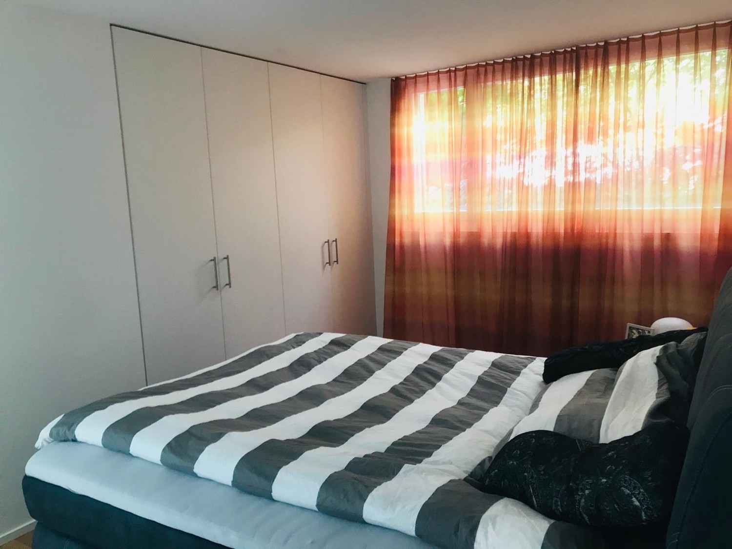 2 ½ room apartment

To be rented weekly or for a maximum of 3 - 6 months 


Update: Apartment only available from 20. August 

Month of September not continuously available

The bright 2.5 room maisonette extends over two levels (75qm) and combines comfort with a cozy ambiance. A special highlight i