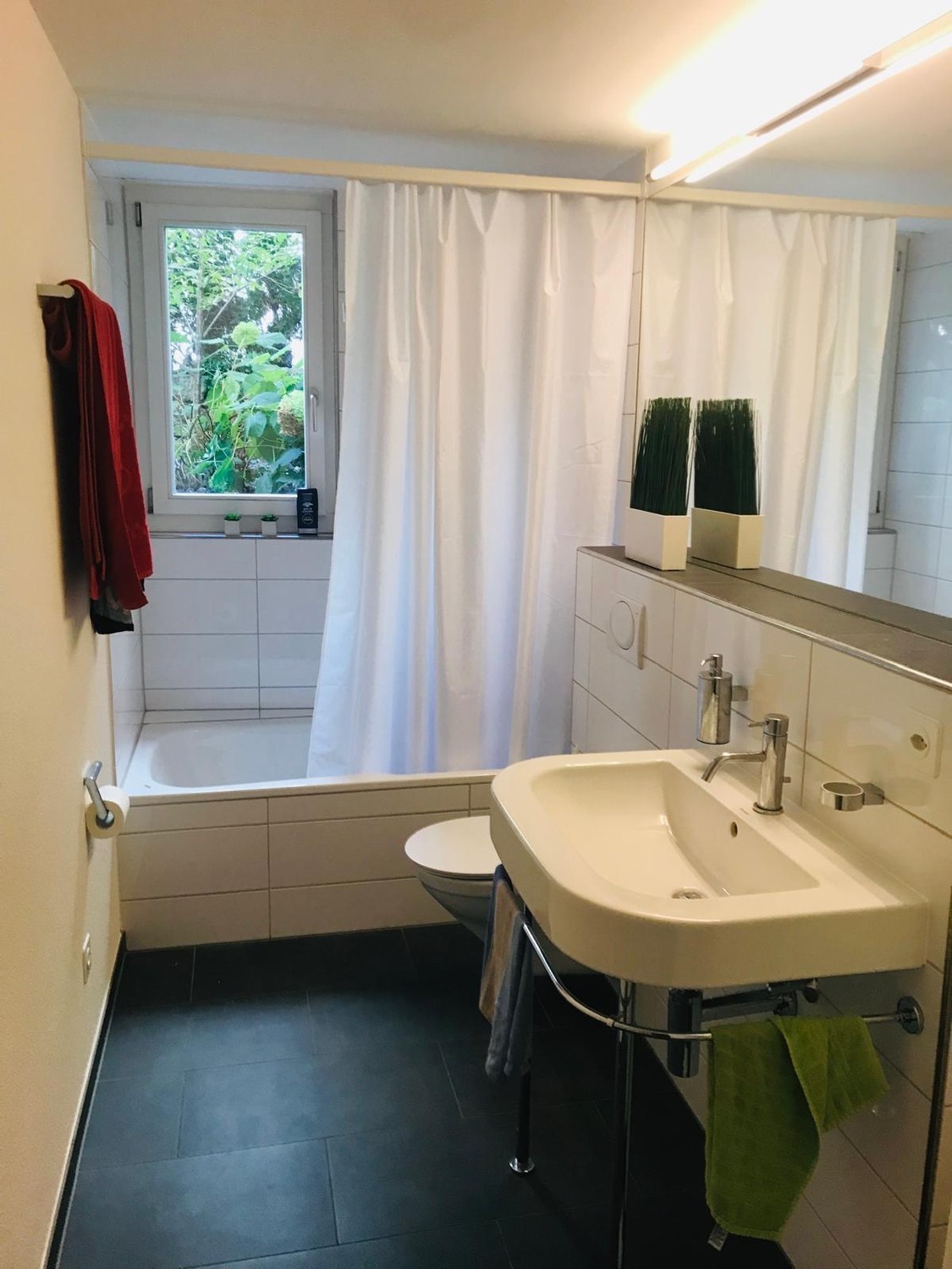 2 ½ room apartment

To be rented weekly or for a maximum of 3 - 6 months 


Update: Apartment only available from 20. August 

Month of September not continuously available

The bright 2.5 room maisonette extends over two levels (75qm) and combines comfort with a cozy ambiance. A special highlight i