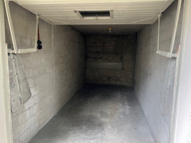 Single garage, photo 2 of 2