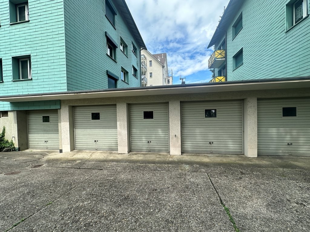 Single garage, photo 1 of 2