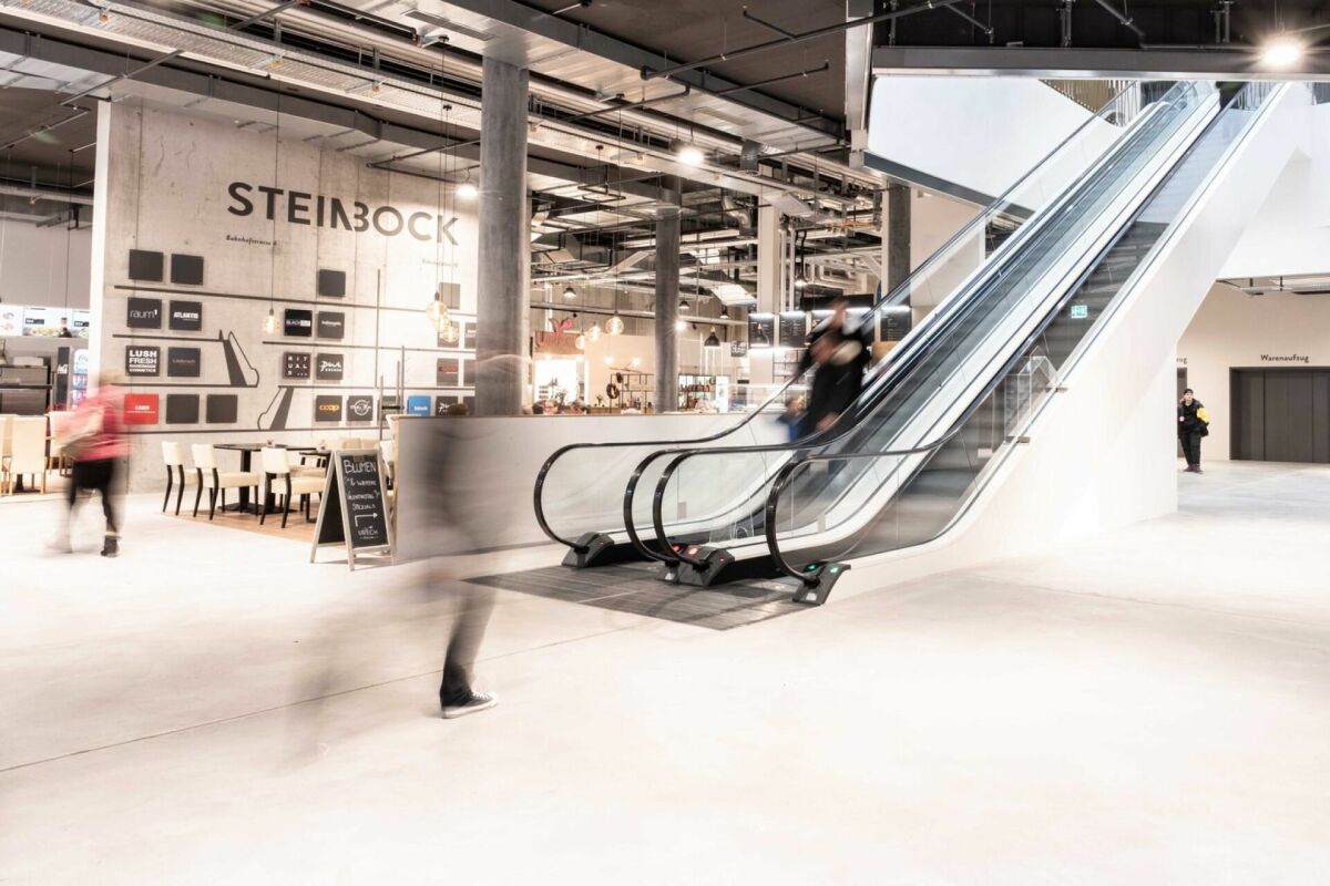 90m² shop, photo 2 of 4