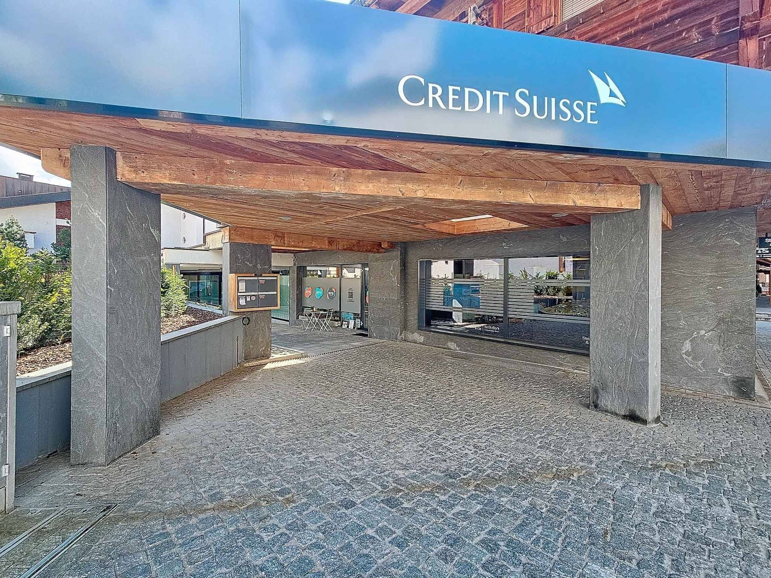 750m² shopping centre