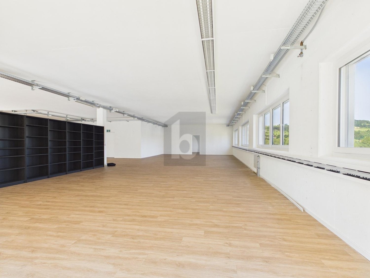 400m² office, photo 2 of 4