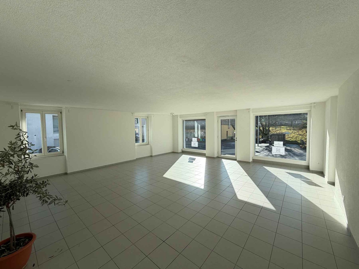 80m² commercial, photo 1 of 7