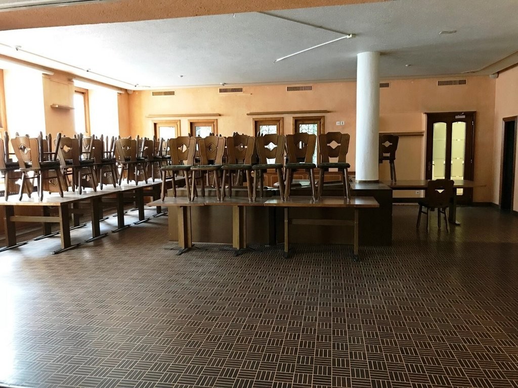 340m² shop, photo 2 of 9