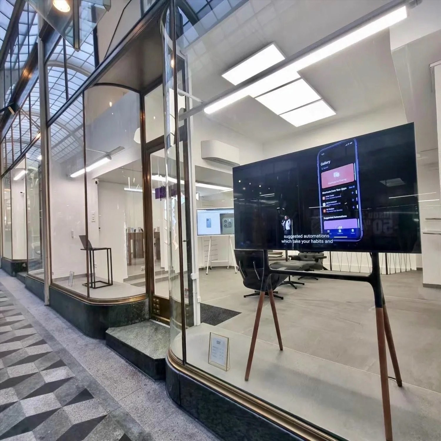 71m² shop, photo 1 of 3