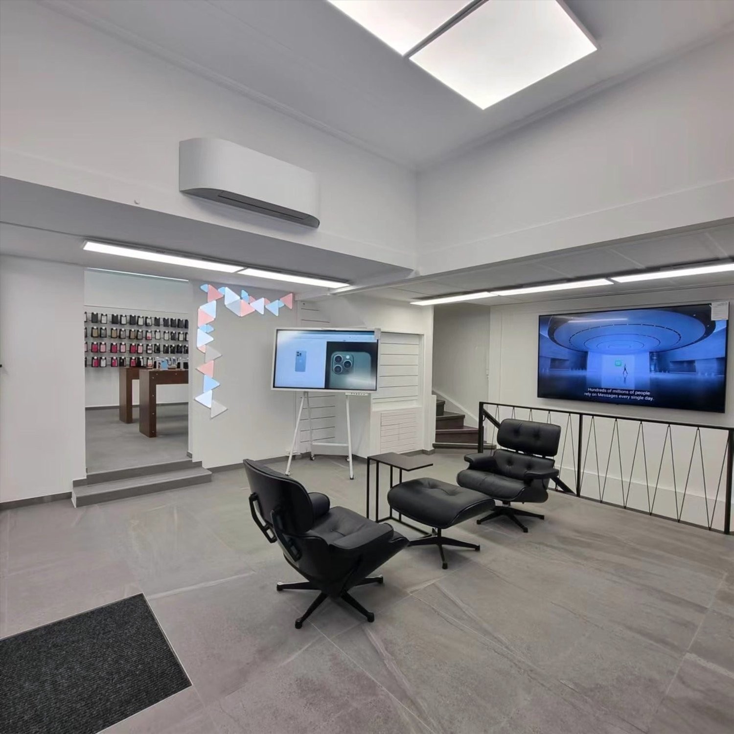 71m² shop, photo 3 of 3