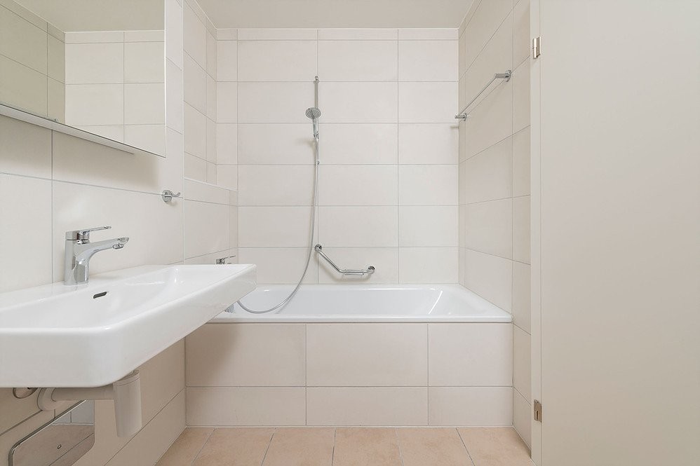 Apartment in the heights of Fribourg
It consists of the following:
- Fitted kitchen
- Living room with dining area with parquet
- Bedrooms with parquet
- Hall with parquet and wall cupboard
- Bathroom with bathtub
- Balcony
Non-contractual photos may come from a similar apartment., photo 4 of 5