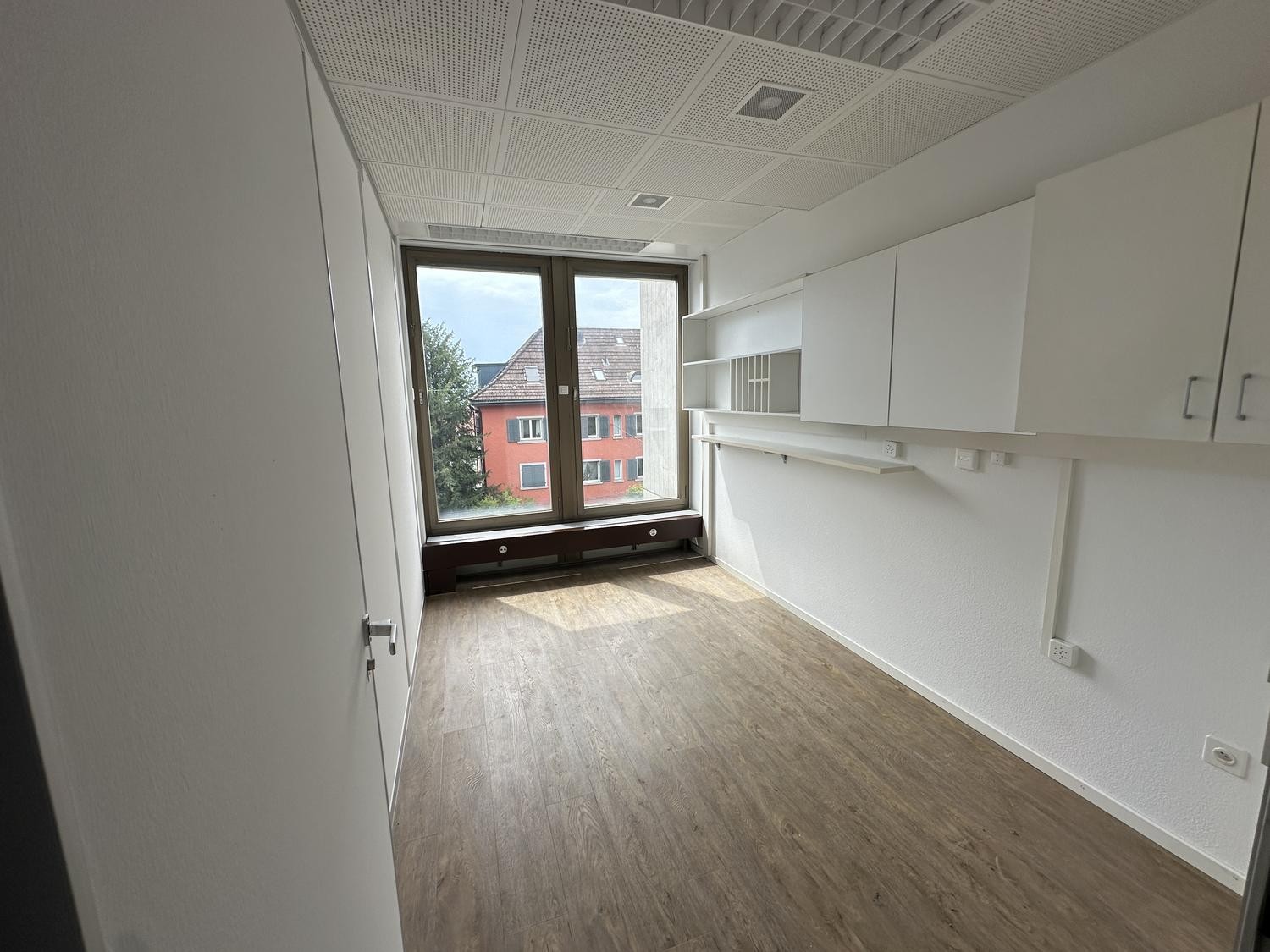 10m² commercial, photo 1 of 8