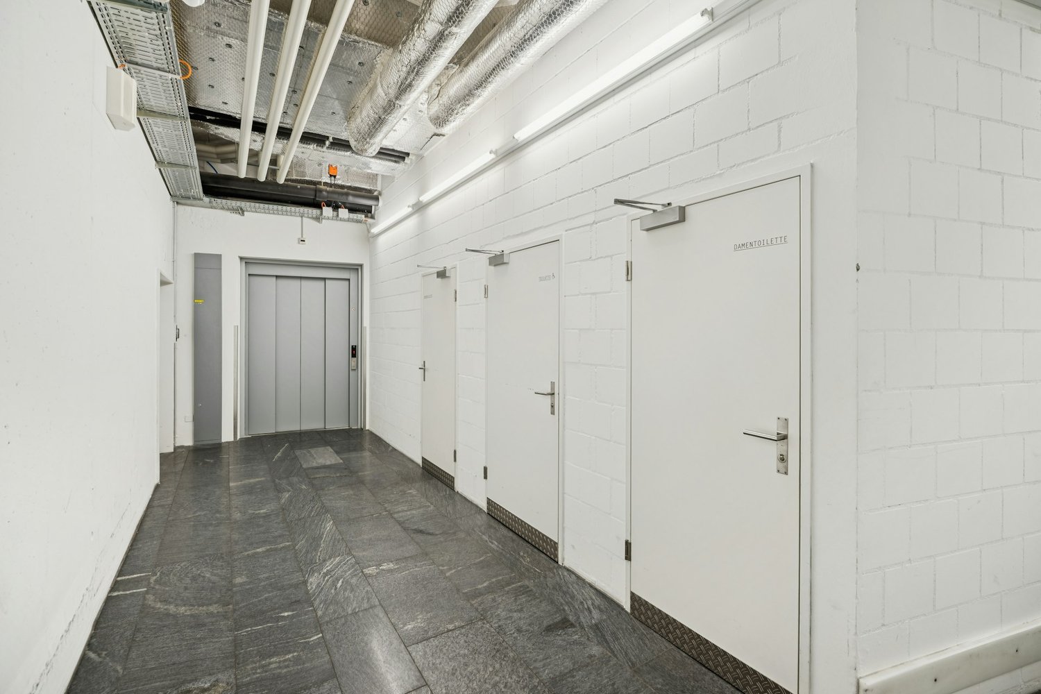 170m² commercial