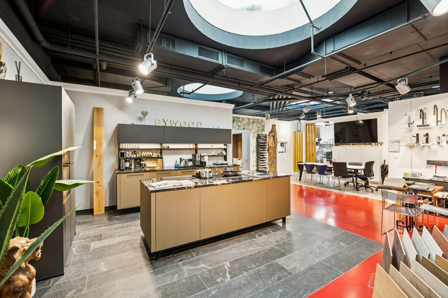 170m² commercial