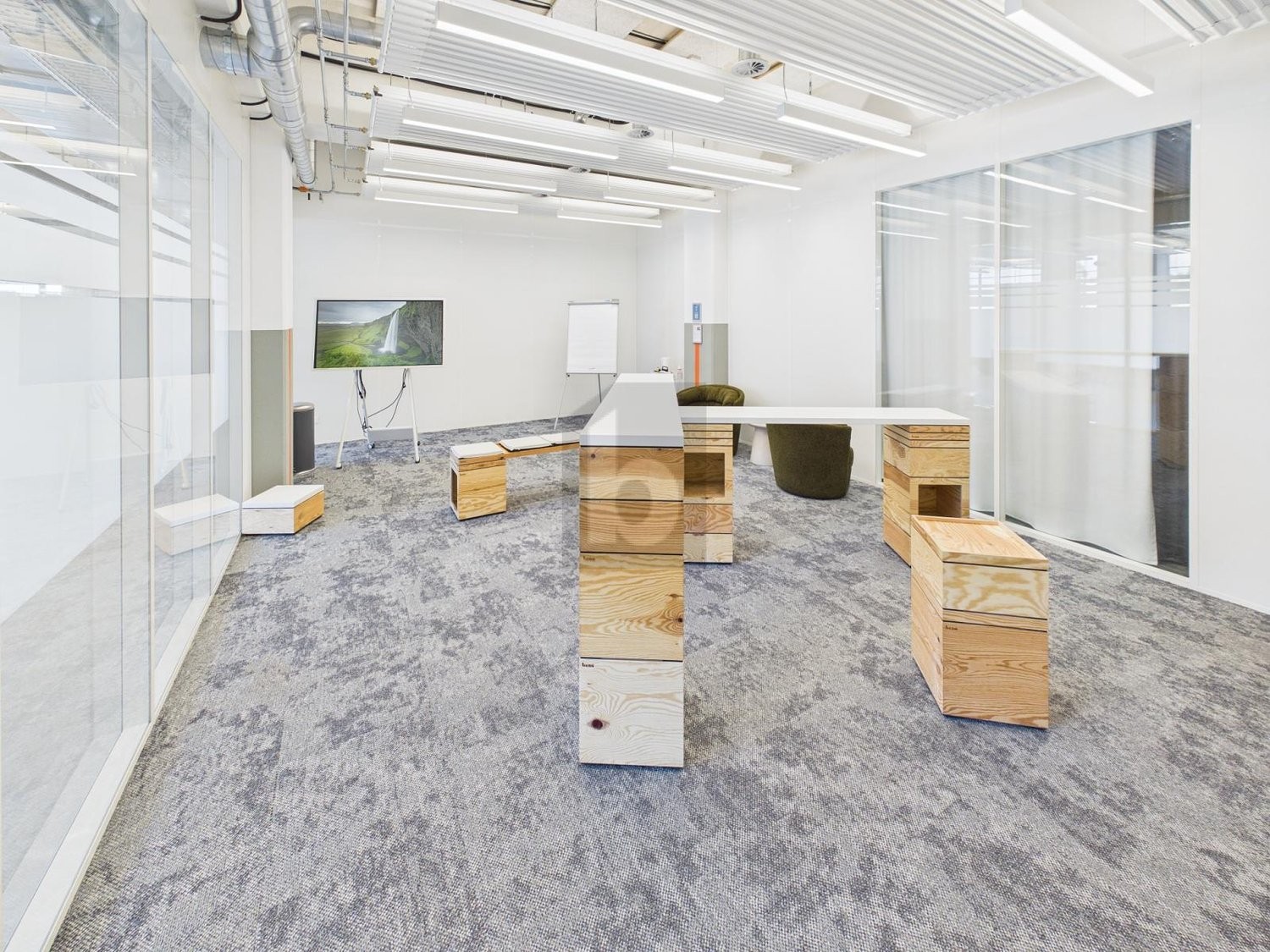 432m² office, photo 3 of 4