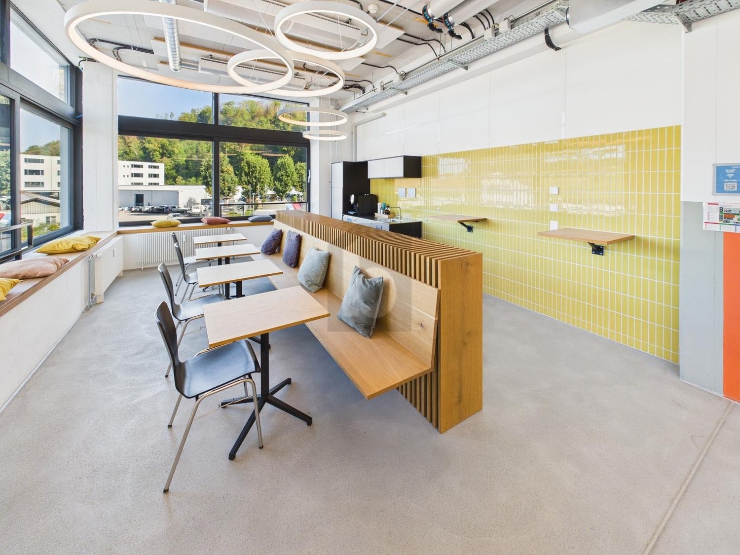 432m² office, photo 1 of 4