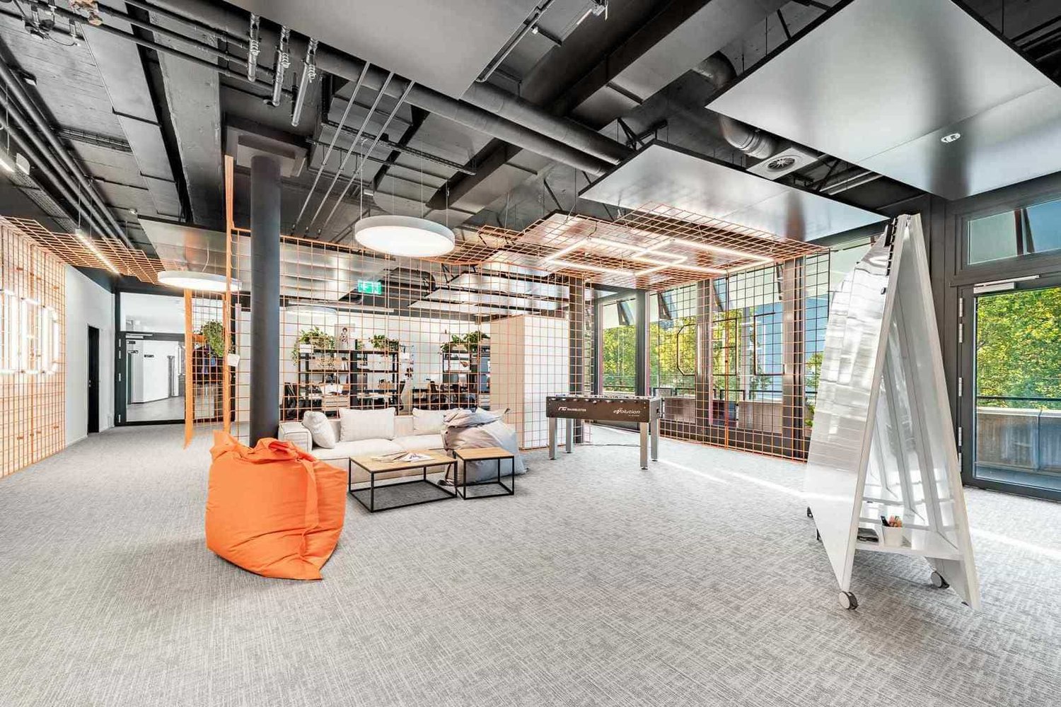 700m² office