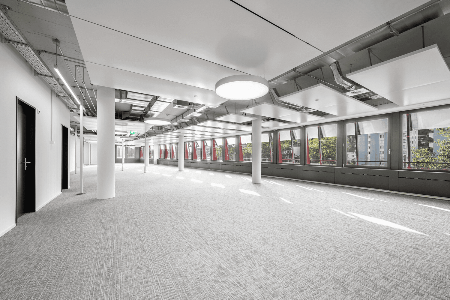 700m² office