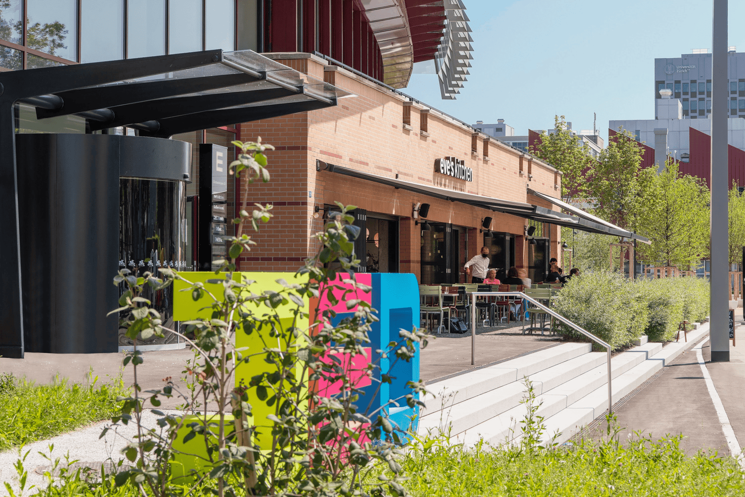 700m² office
