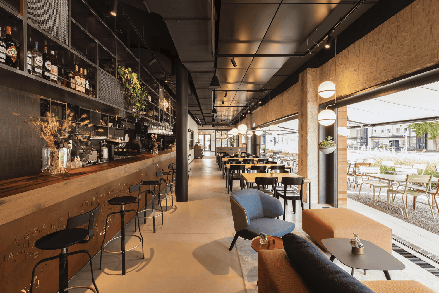 700m² office