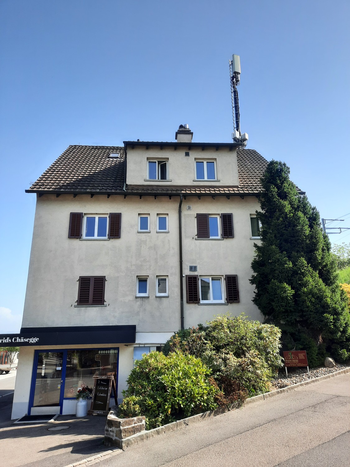 140m² shop, photo 2 of 2