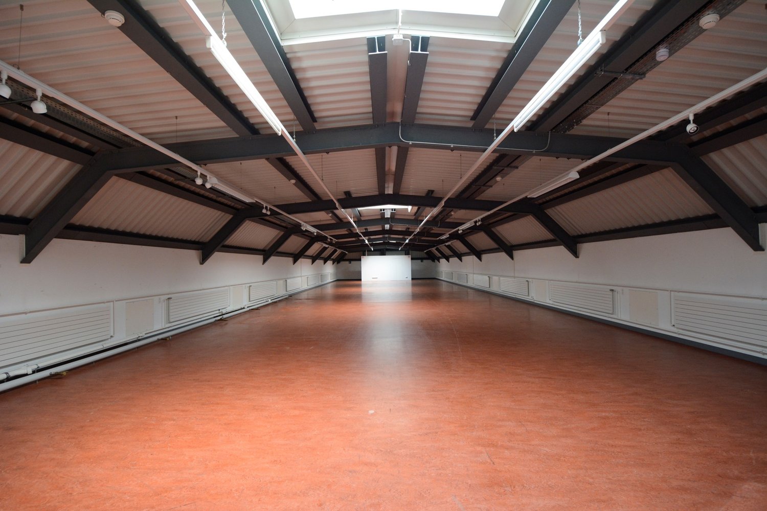 588m² office, photo 3 of 3