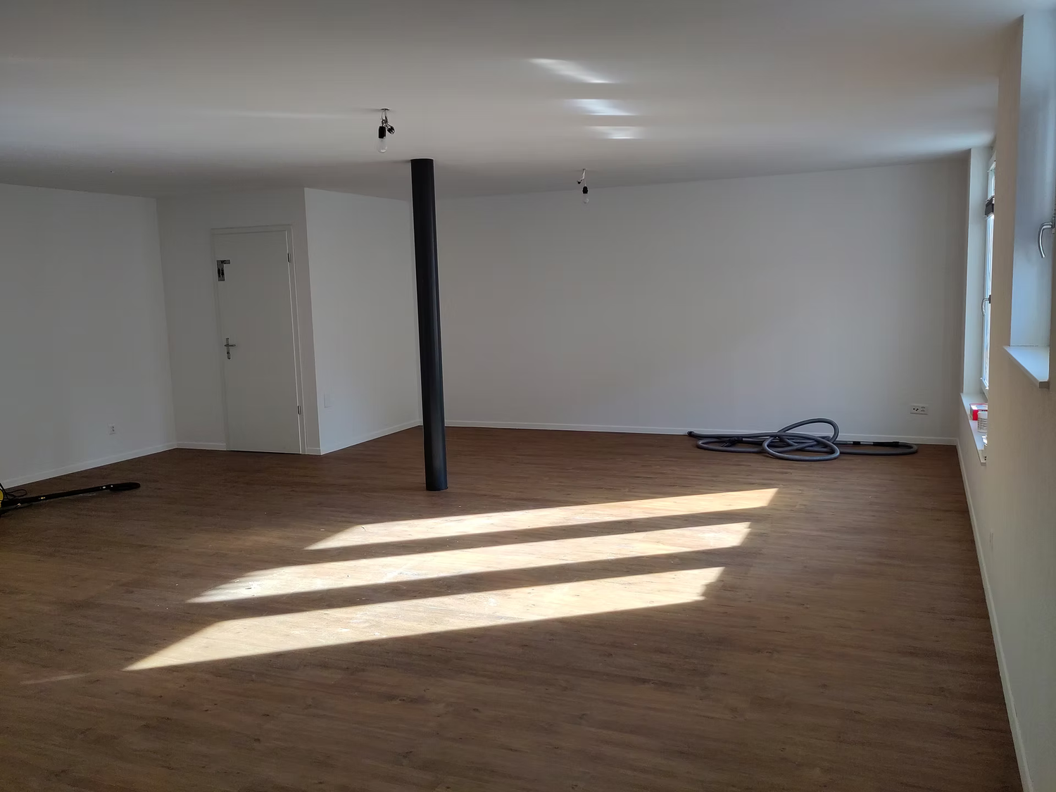 Commercial, photo 3 of 6