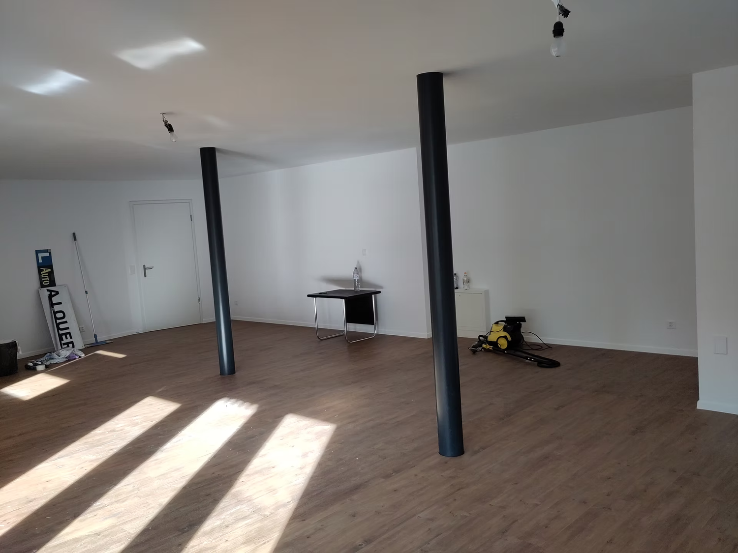 Commercial, photo 2 of 6