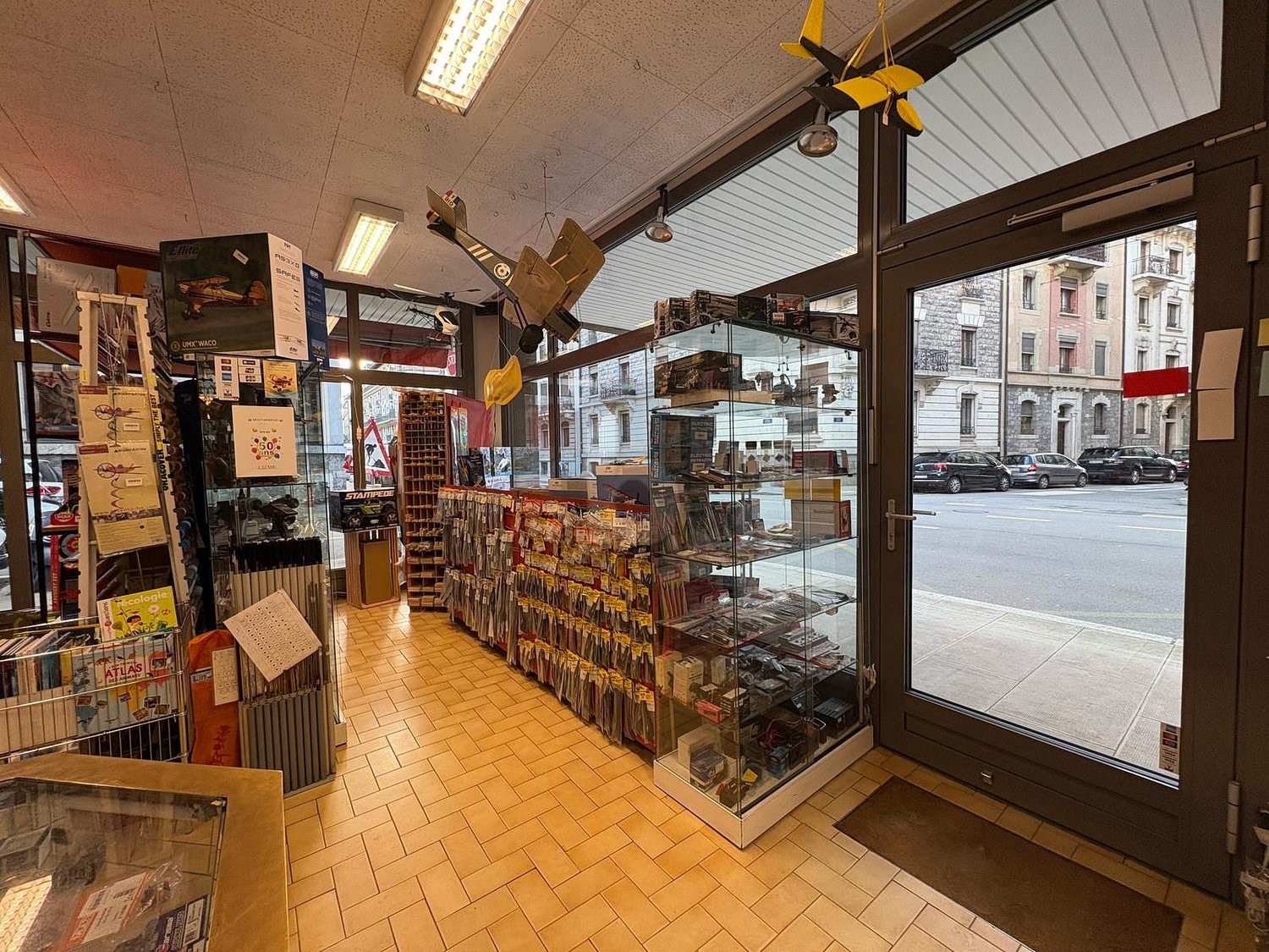 73m² shop, photo 2 of 4